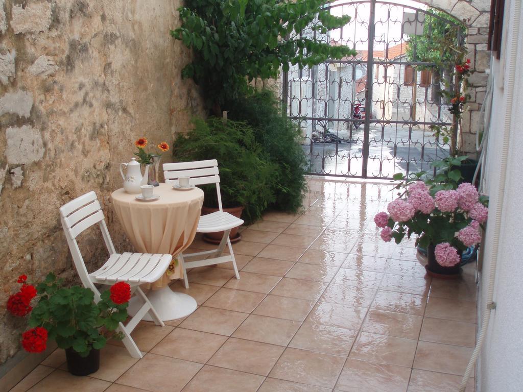 Old Town Center Apartments Supetar Zimmer foto